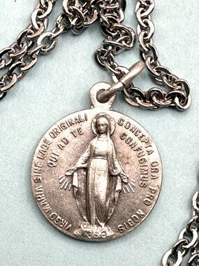Vintage Virgin Mary Italy Silver Religious Catholic Miraculous Medal Necklace